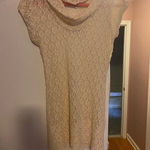 Short sleeve top by Cache